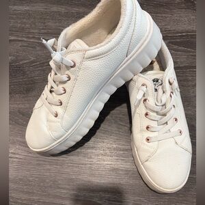 Roxy Women’s Casual White Lace-Up Sneakers